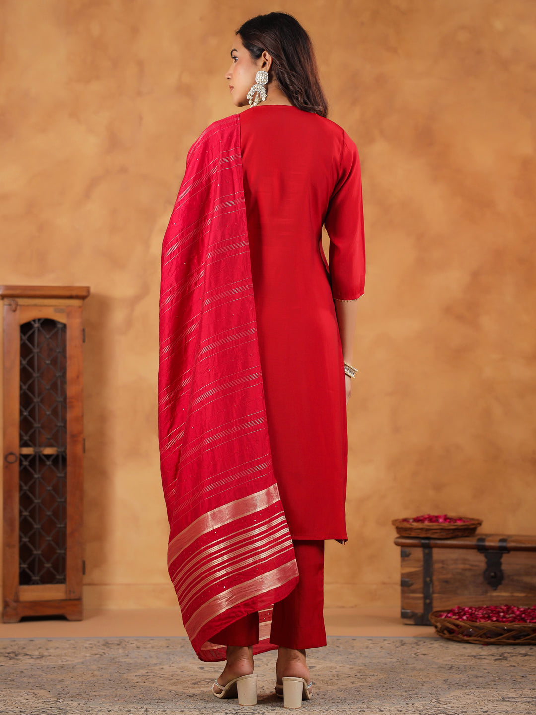 Janasya Dark Chanderi Embroidered Straight Kurta Set