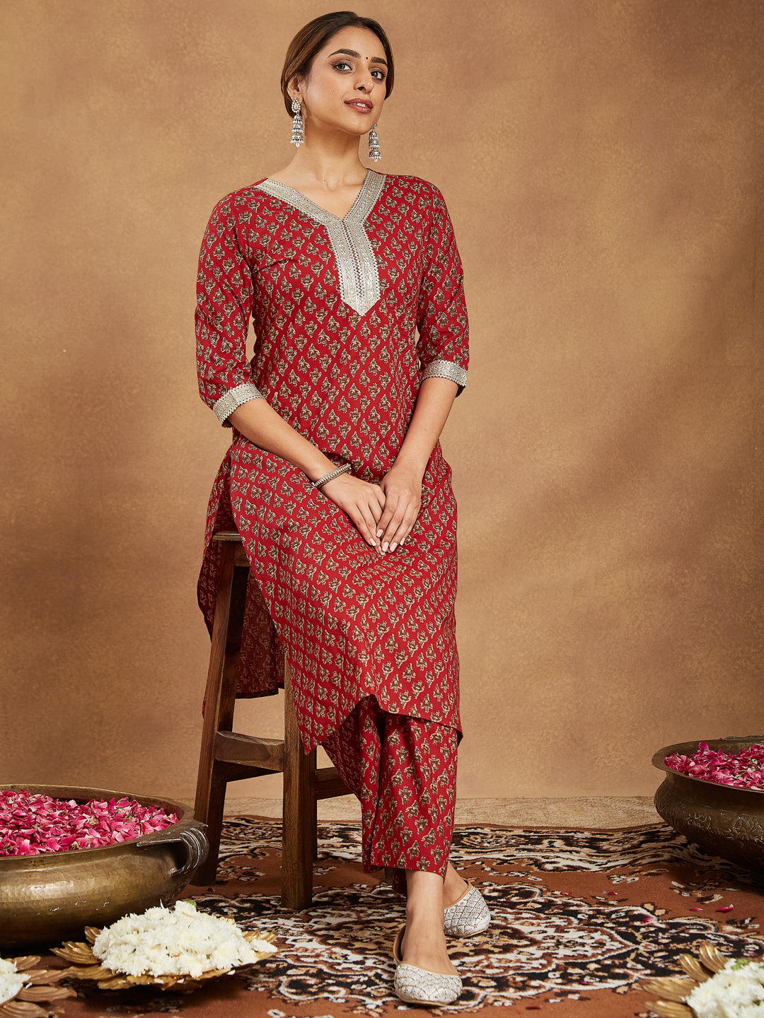 Janasya Dark Cotton Floral Straight Kurta Set