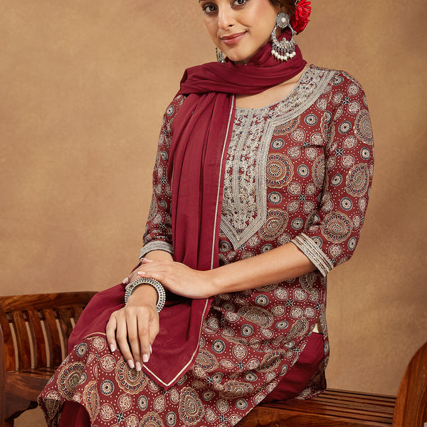 Janasya Dark Cotton Ethnic Motifs Straight Kurta Set
