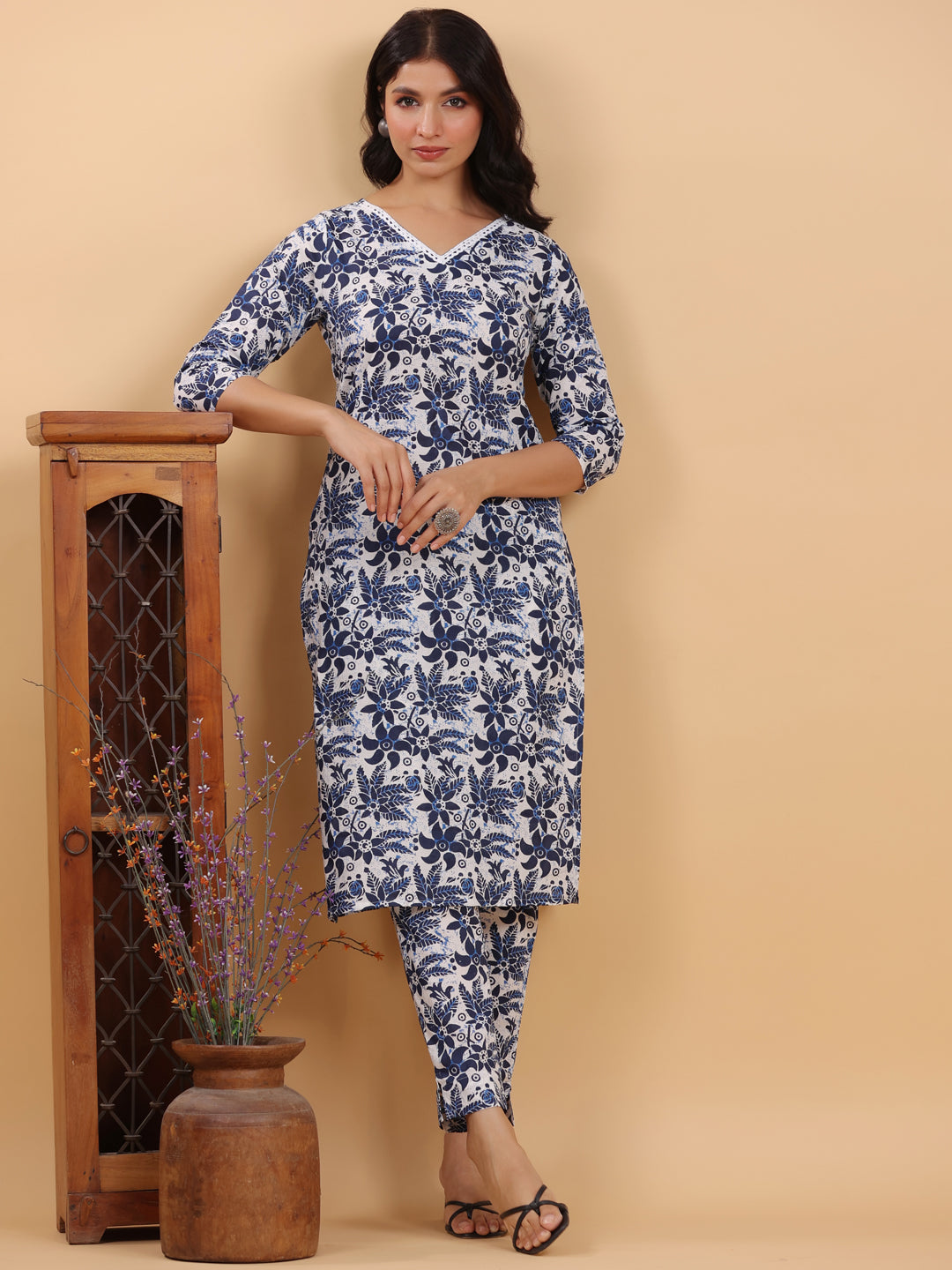 Janasya Light Cotton Floral Straight Kurta Set