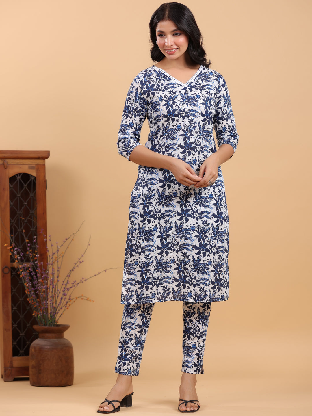 Janasya Light Cotton Floral Straight Kurta Set