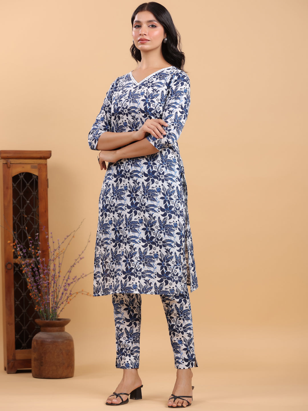 Janasya Light Cotton Floral Straight Kurta Set