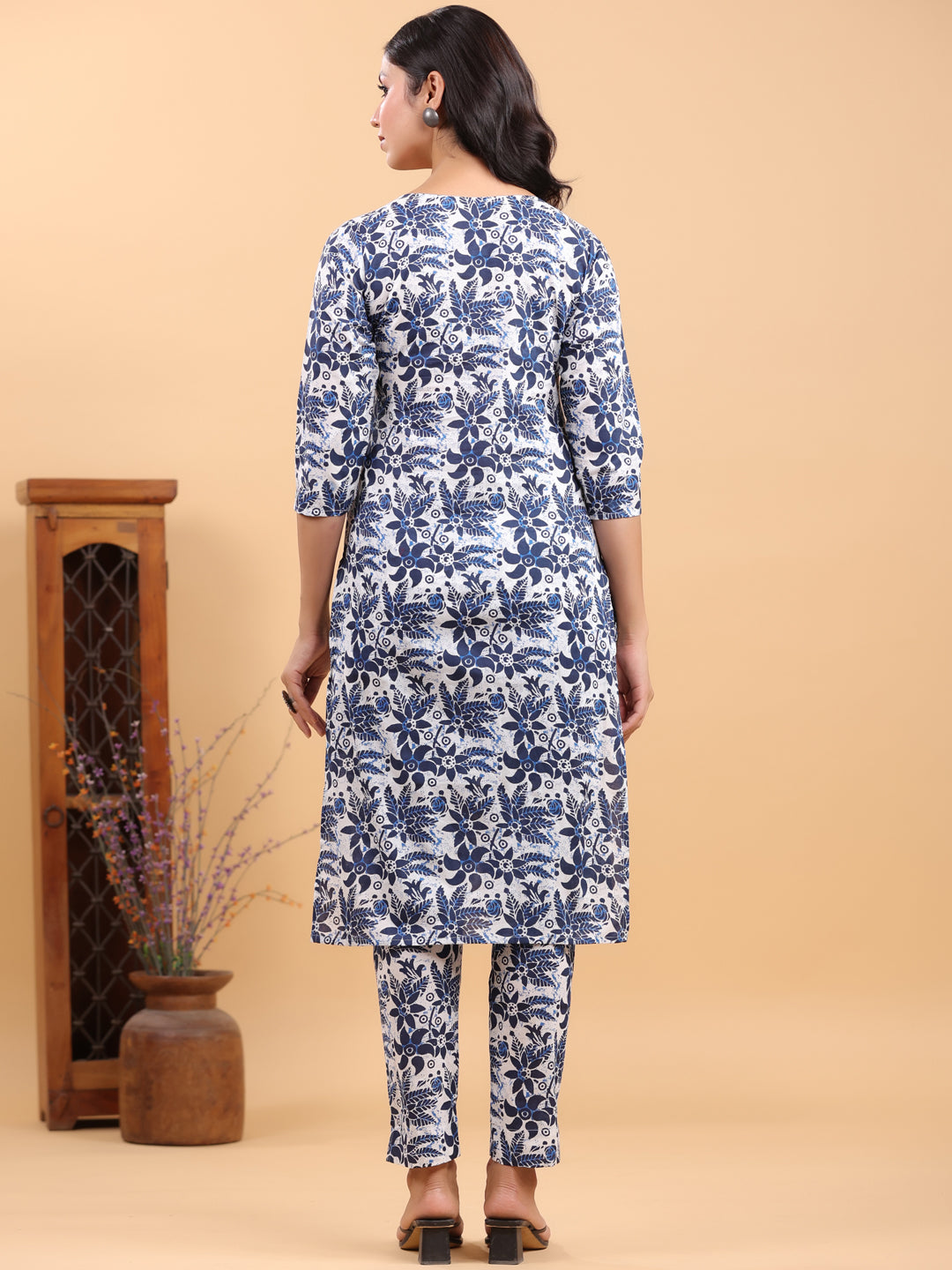 Janasya Light Cotton Floral Straight Kurta Set