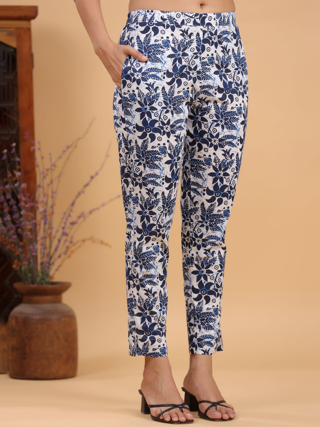 Janasya Light Cotton Floral Straight Kurta Set