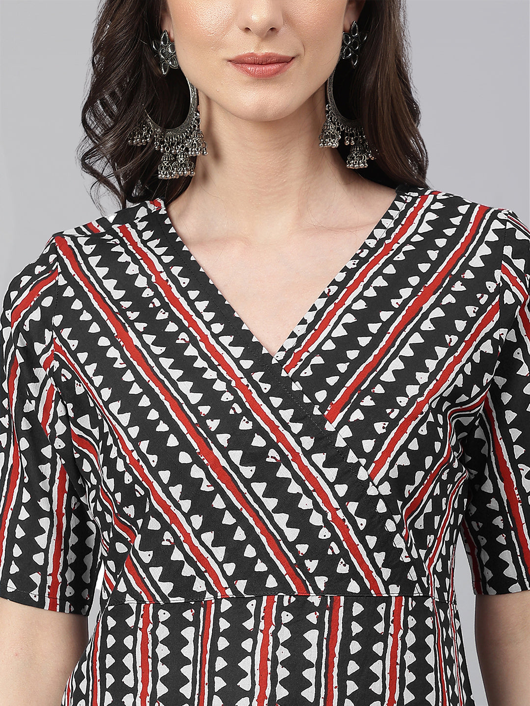 Janasya Dark Cotton Geometric Straight Kurta