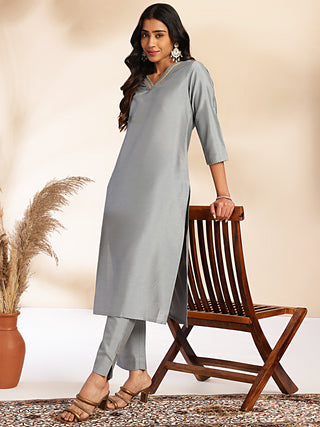 Janasya Grey Crepe Silk Solid Regular Kurta Set