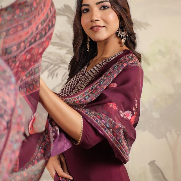 Janasya Dark Chanderi Yoke Embroidery Straight Kurta Set