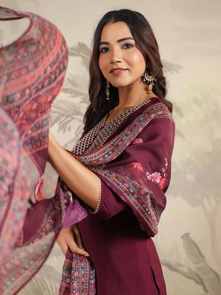 Janasya Dark Chanderi Yoke Embroidery Straight Kurta Set