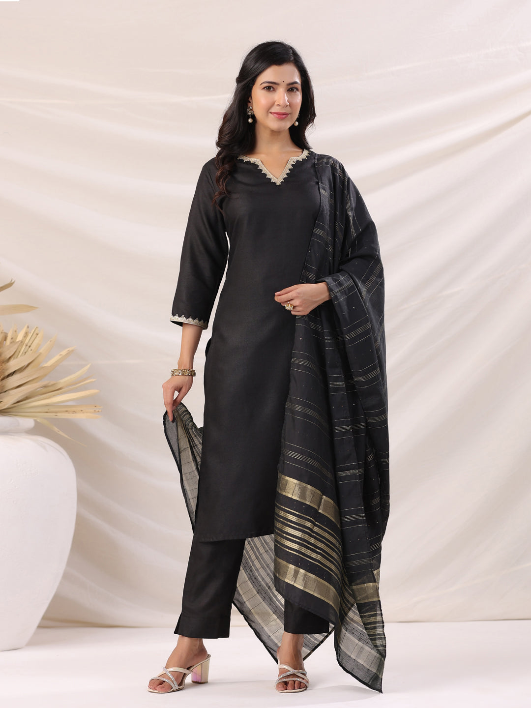 Janasya Dark Cotton Blend Solid Straight Kurta Set