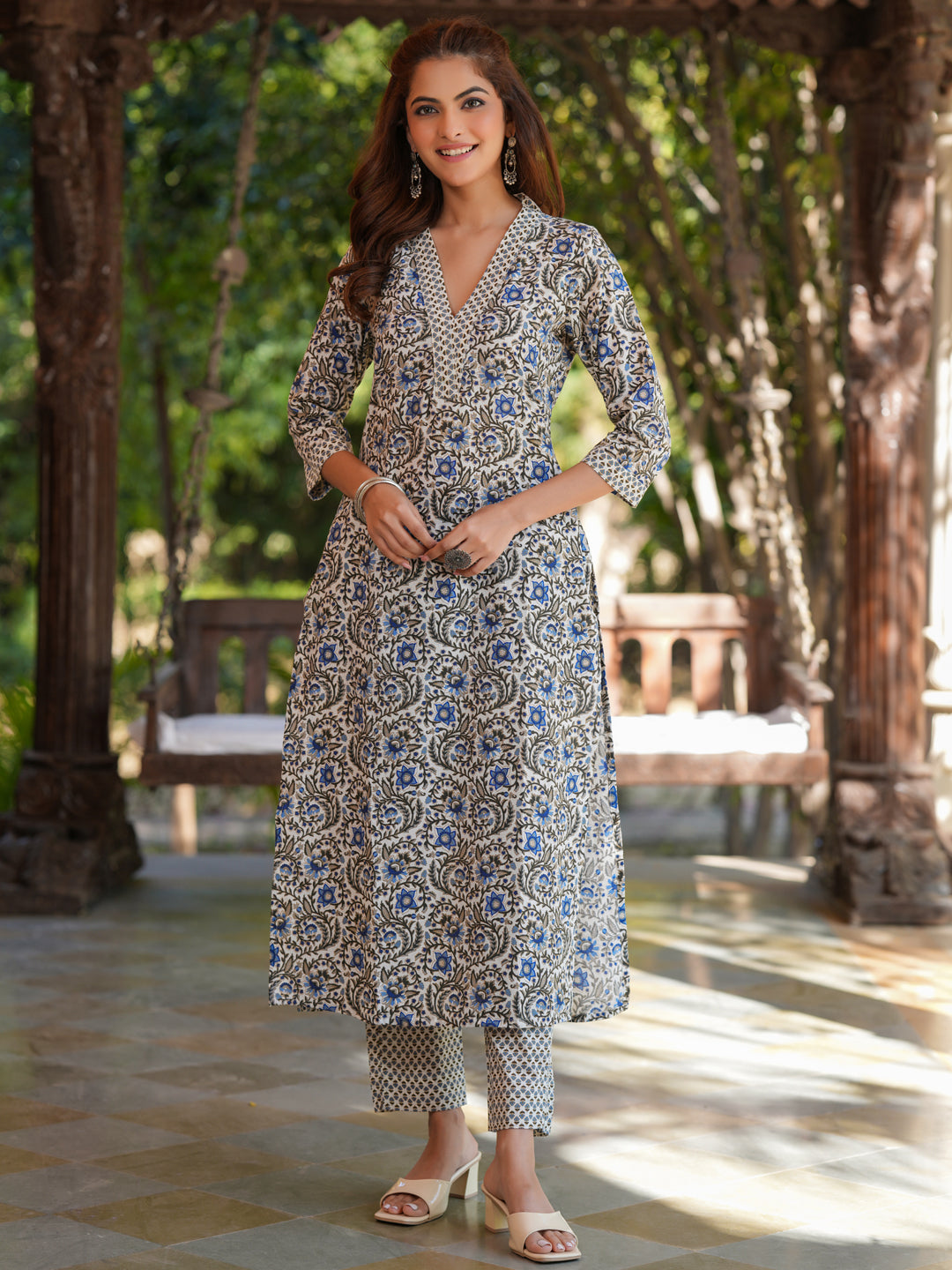 Janasya Light Cotton Floral Straight Kurta Set