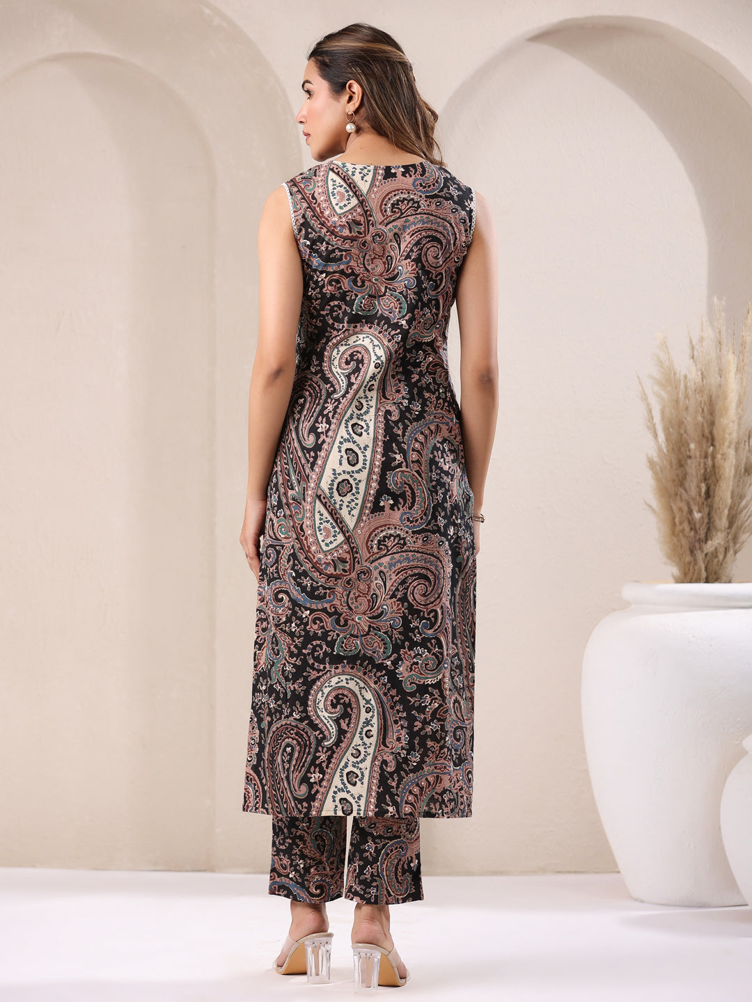 Janasya Dark Cotton Paisley Straight Kurta Set