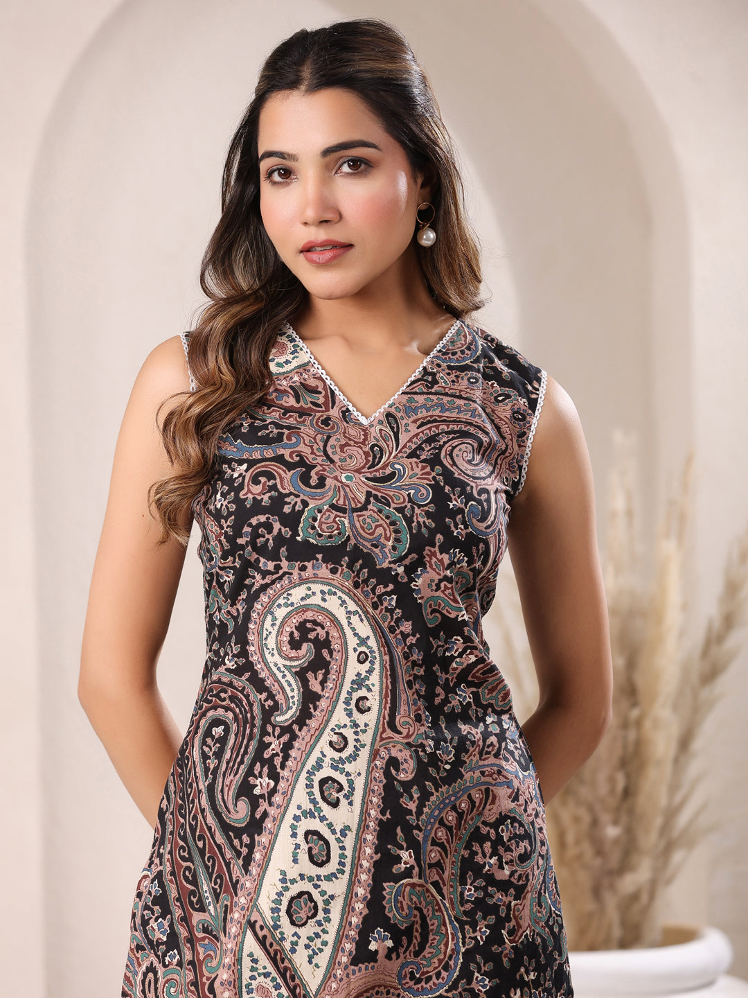 Janasya Dark Cotton Paisley Straight Kurta Set