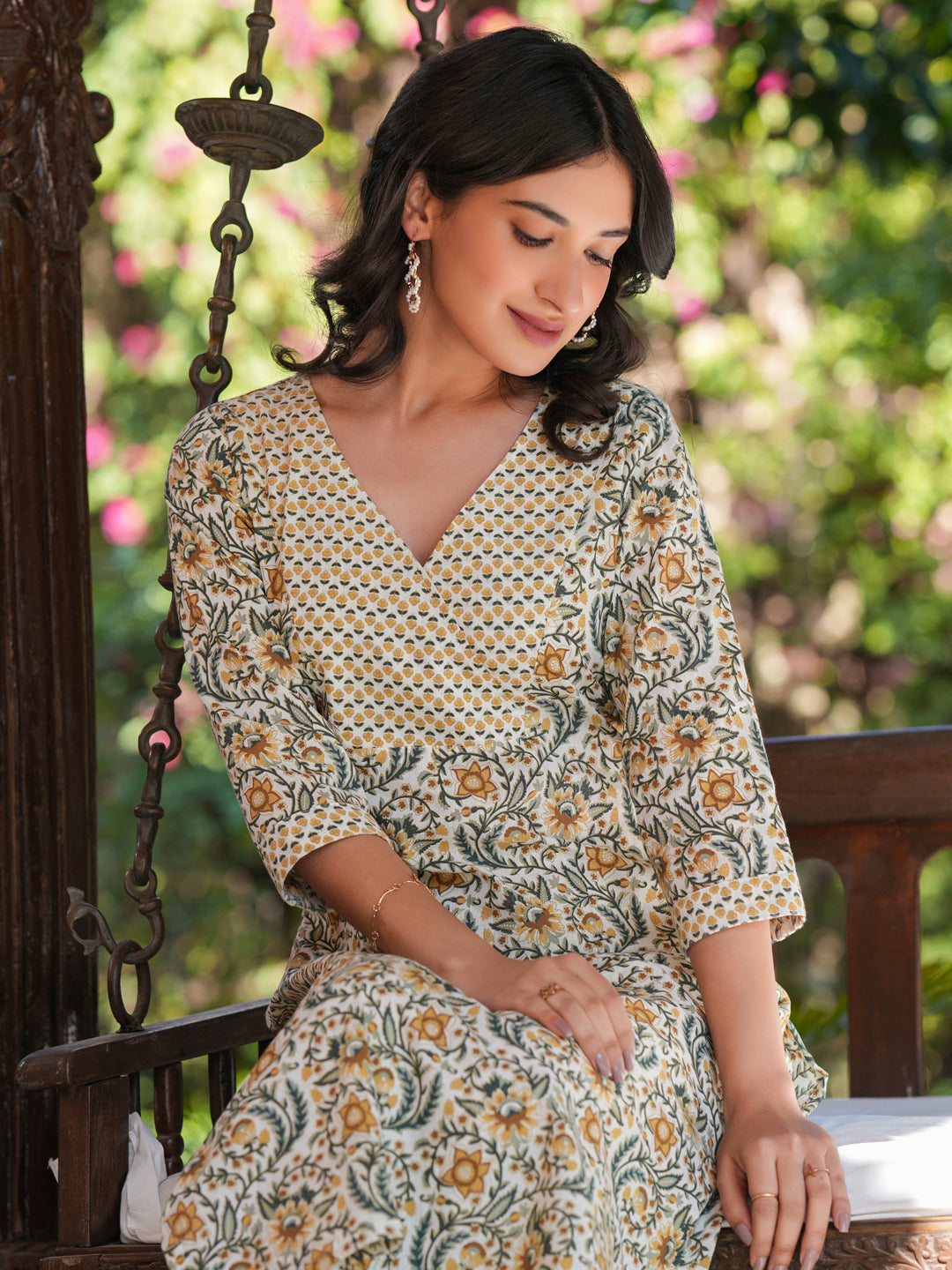 Janasya Light Cotton Floral Straight Kurta Set