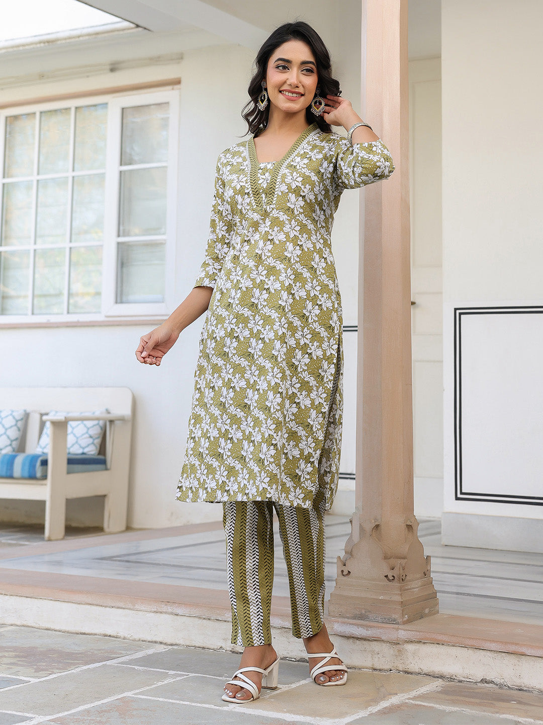 Janasya Dark Cotton Floral Straight Kurta Set