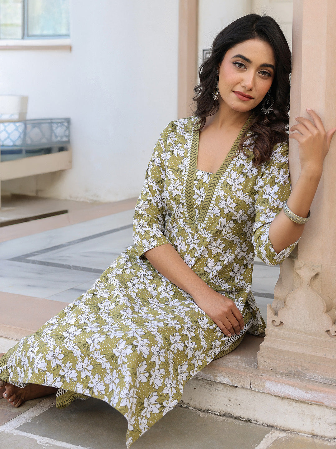 Janasya Dark Cotton Floral Straight Kurta Set