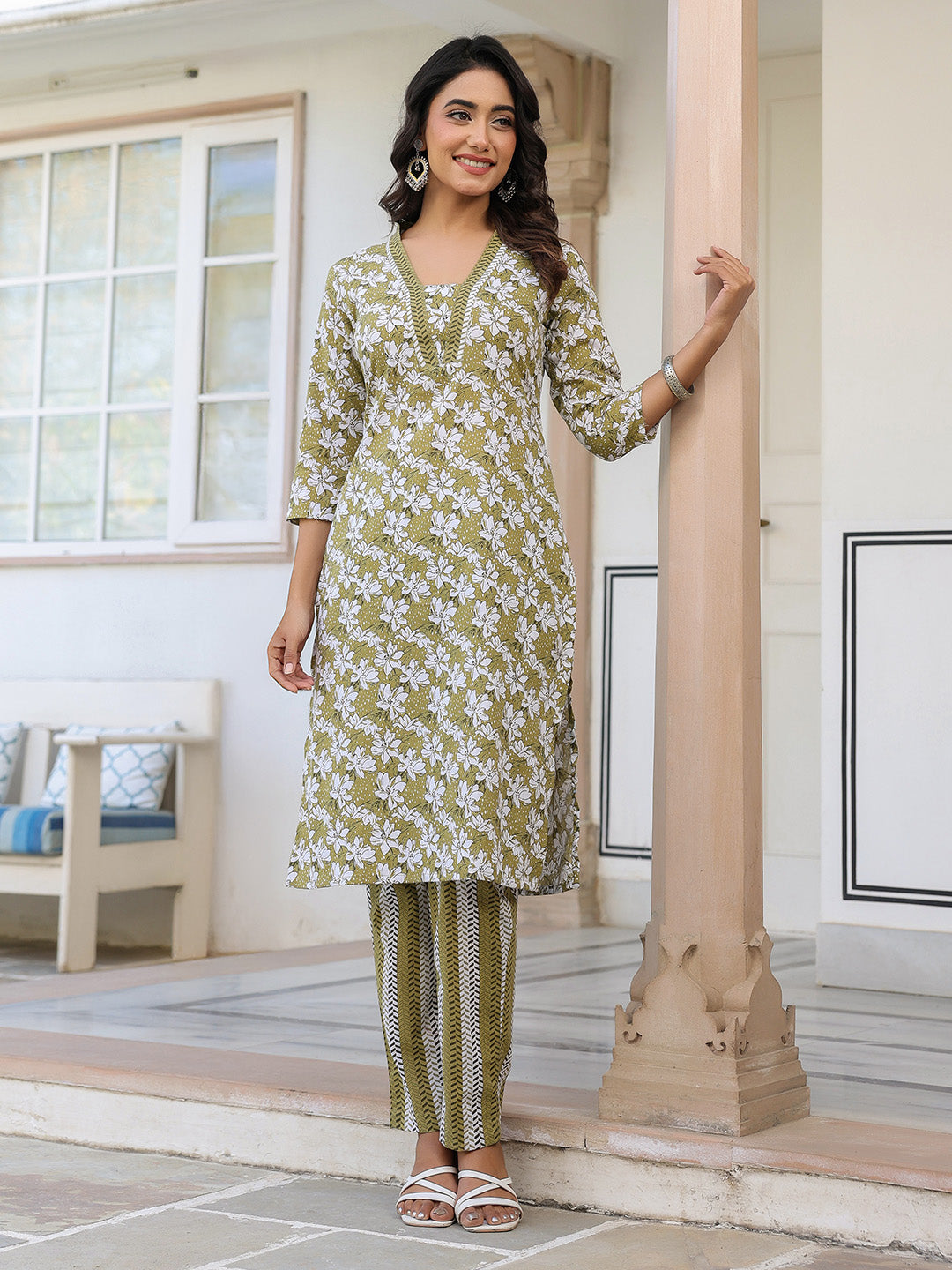 Janasya Dark Cotton Floral Straight Kurta Set