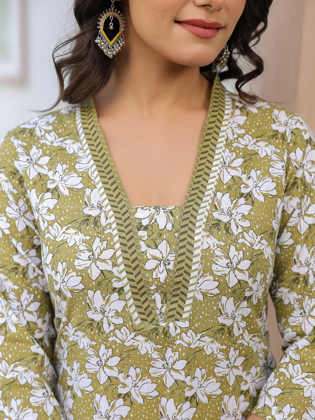 Janasya Dark Cotton Floral Straight Kurta Set