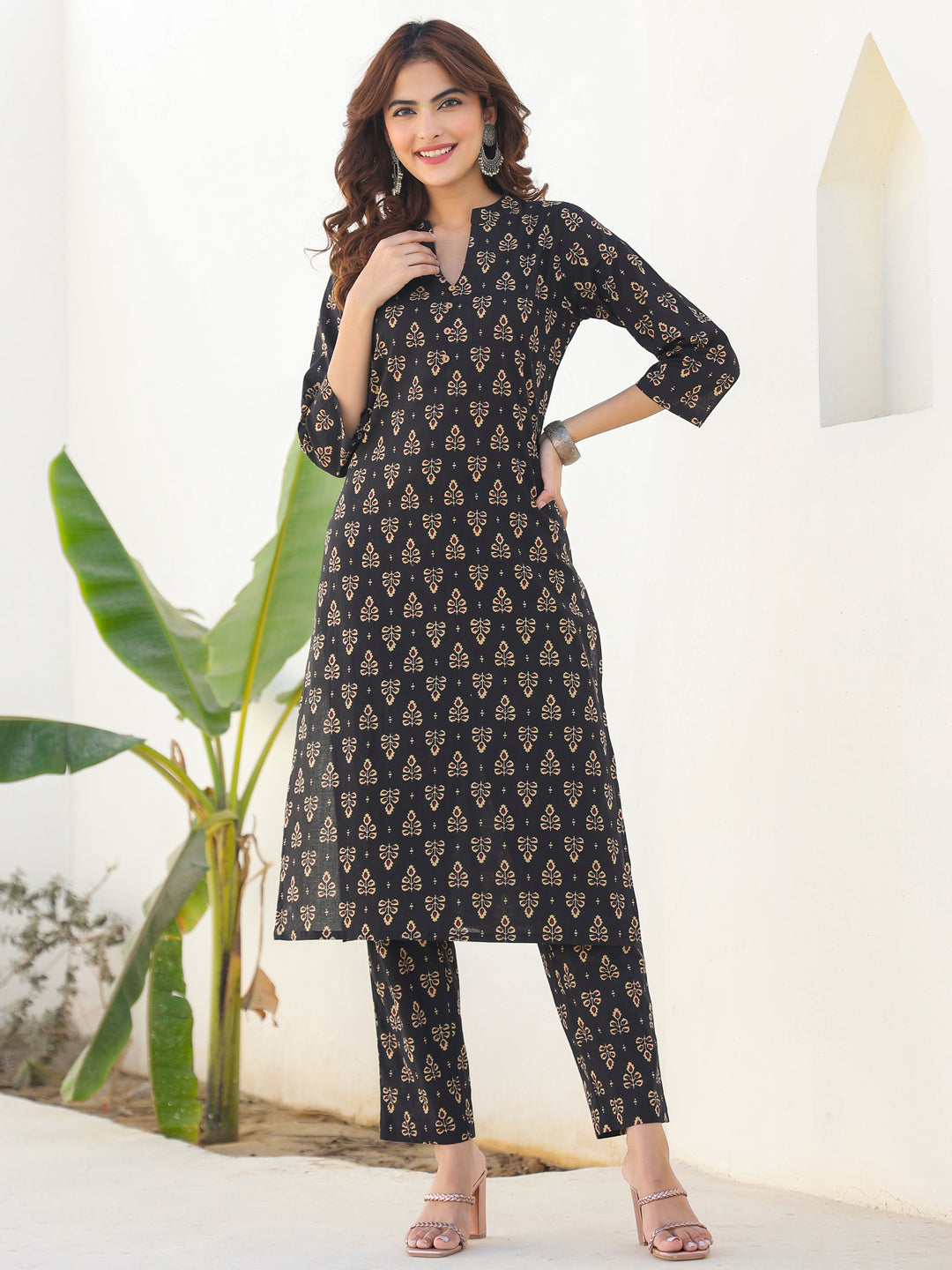 Janasya Dark Cotton Floral Straight Kurta Set