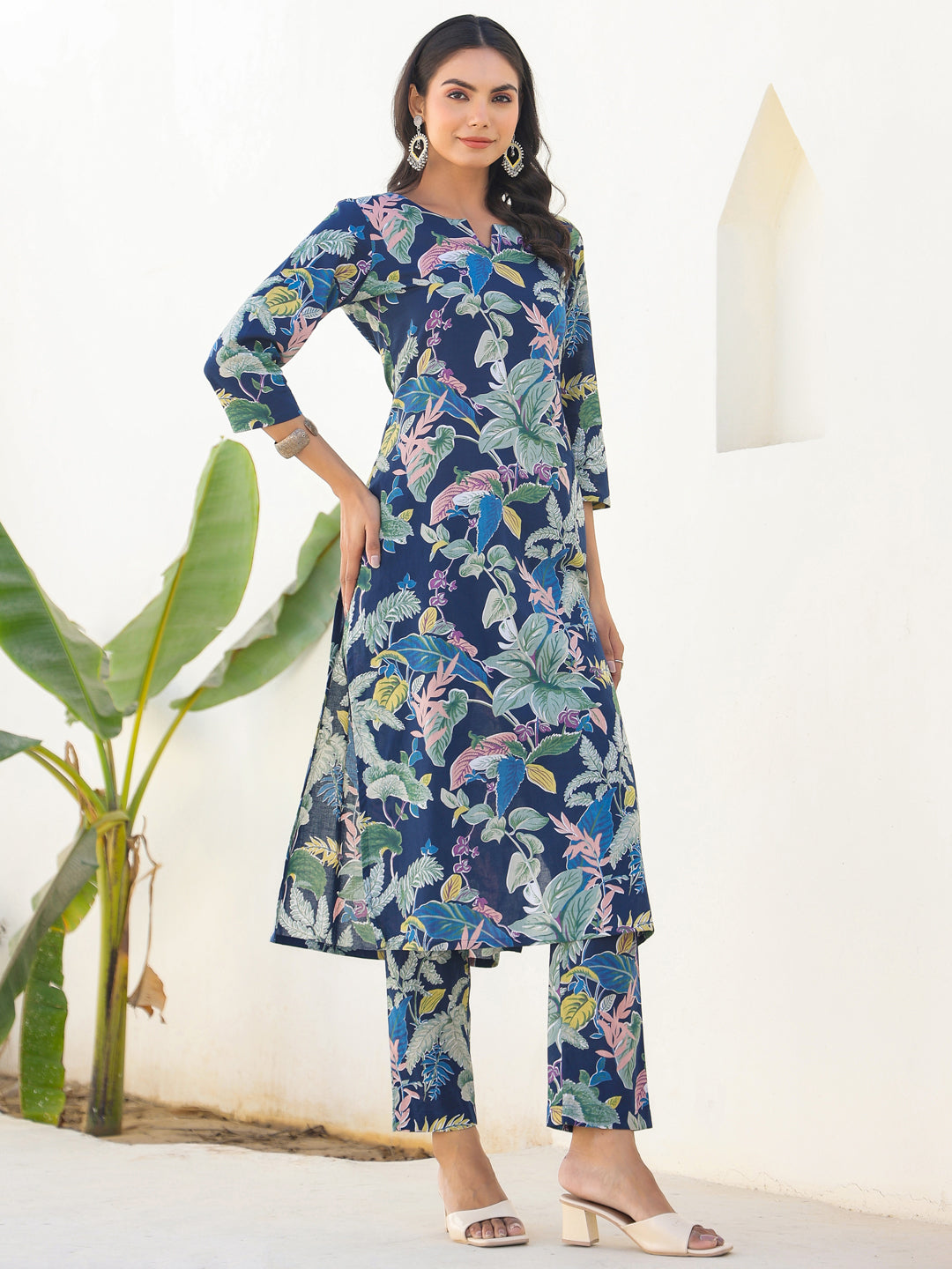 Janasya Dark Cotton Floral Straight Kurta Set