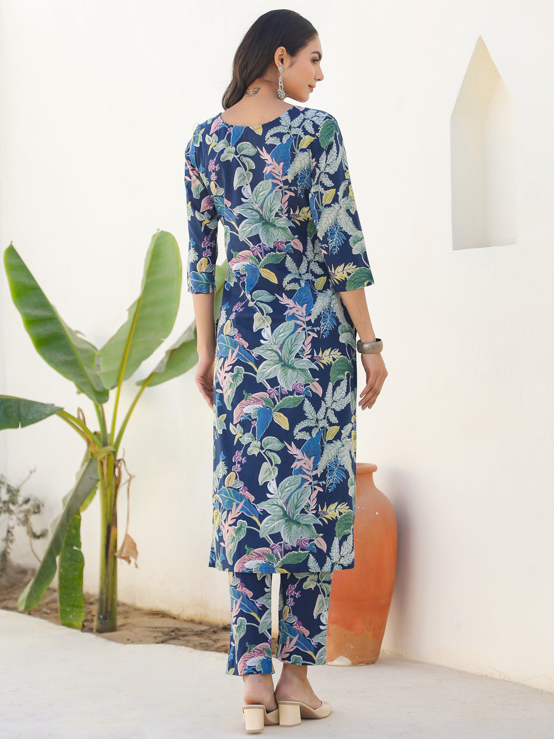 Janasya Dark Cotton Floral Straight Kurta Set