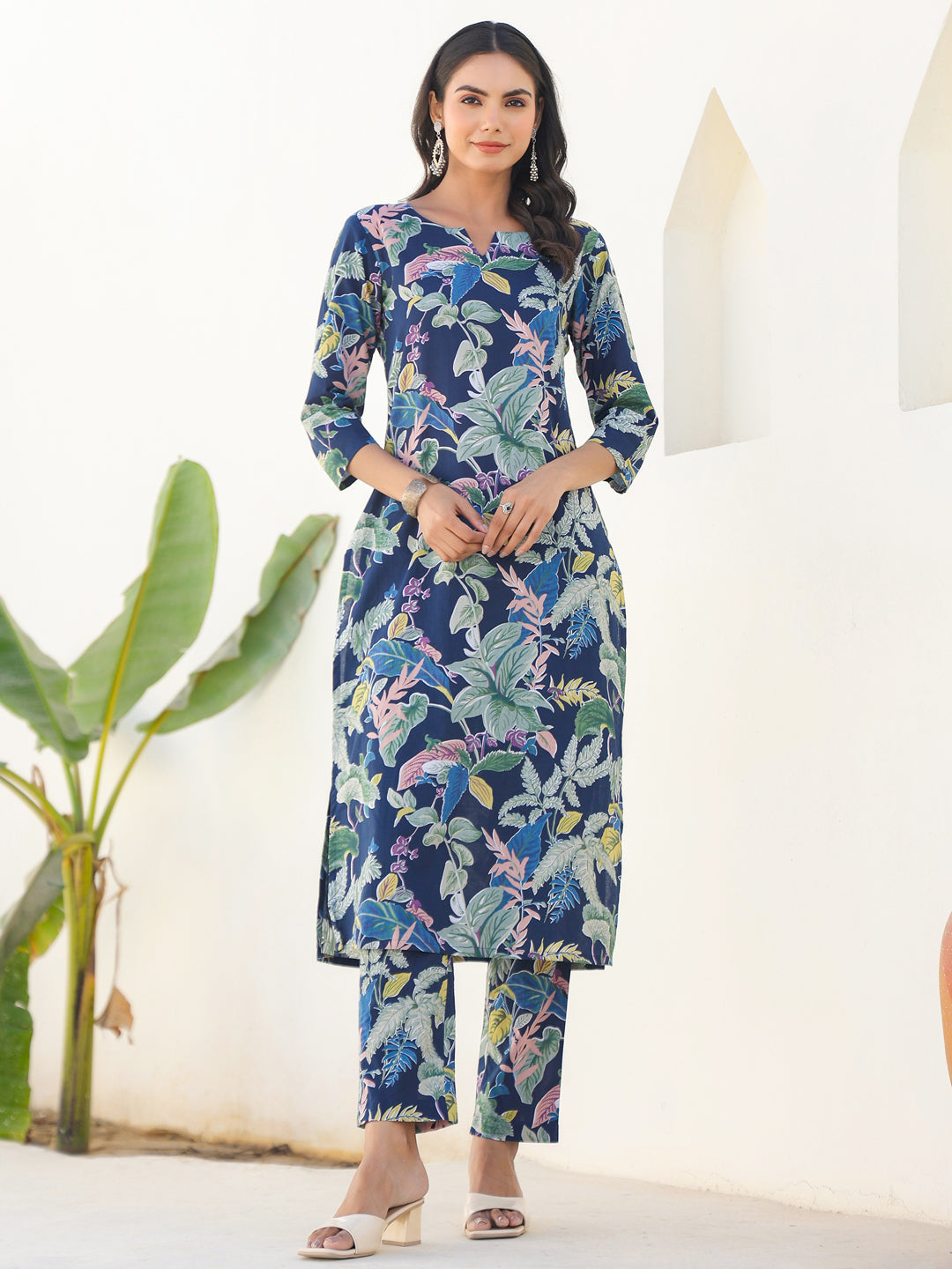 Janasya Dark Cotton Floral Straight Kurta Set