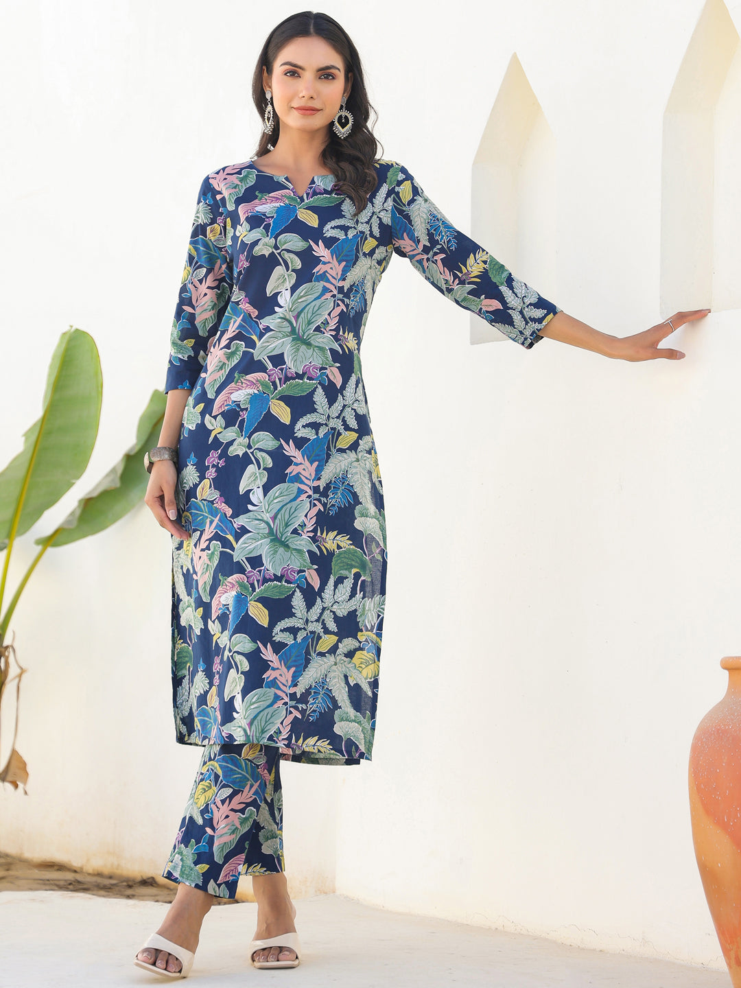 Janasya Dark Cotton Floral Straight Kurta Set
