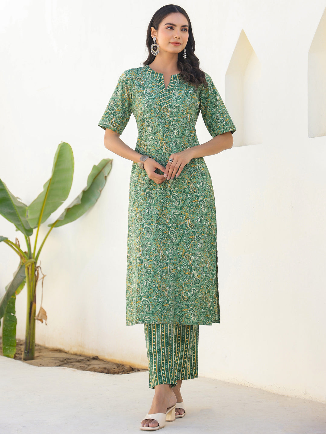 Janasya Light Cotton Paisley Straight Kurta Set