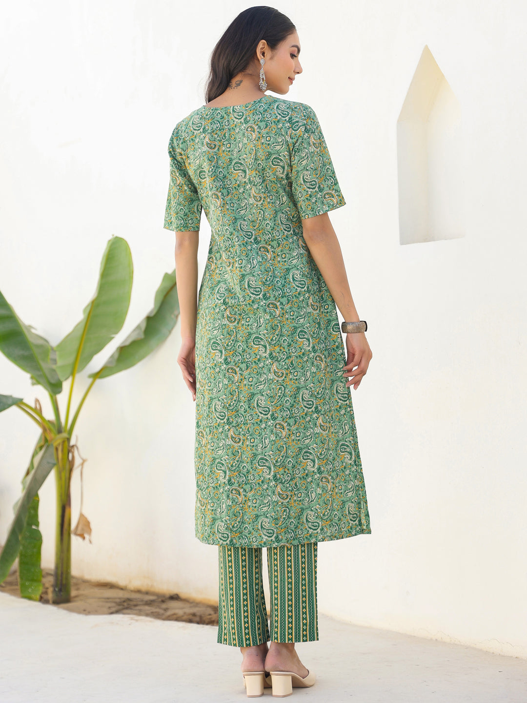 Janasya Light Cotton Paisley Straight Kurta Set
