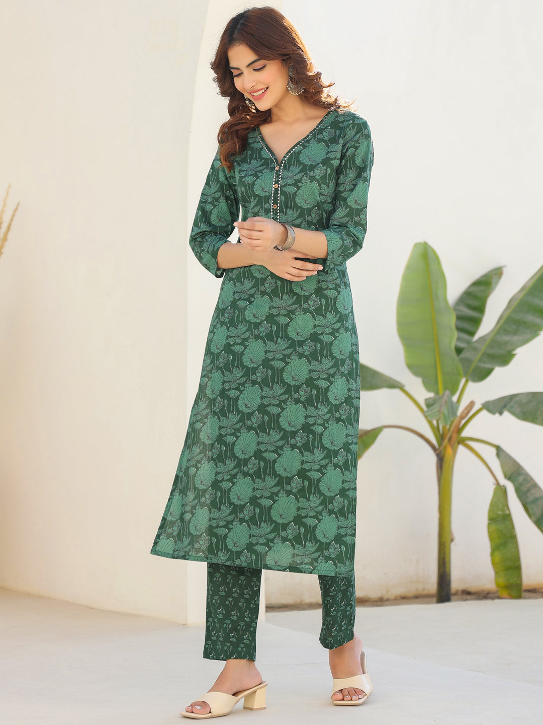 Janasya Dark Cotton Floral Straight Kurta Set