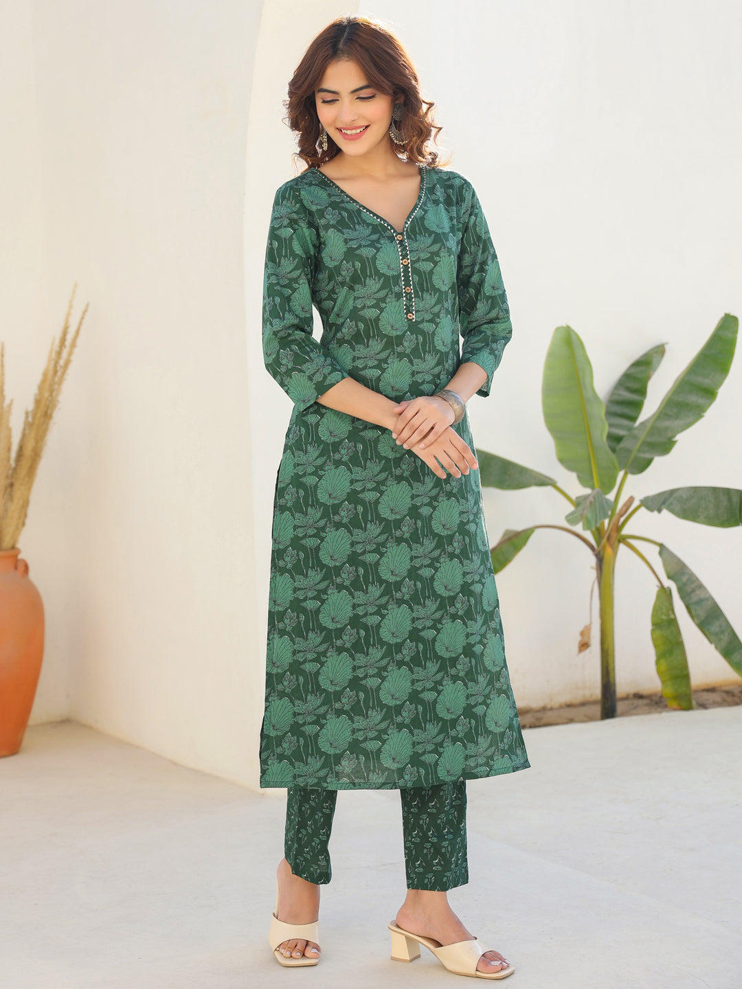 Janasya Dark Cotton Floral Straight Kurta Set - Distacart