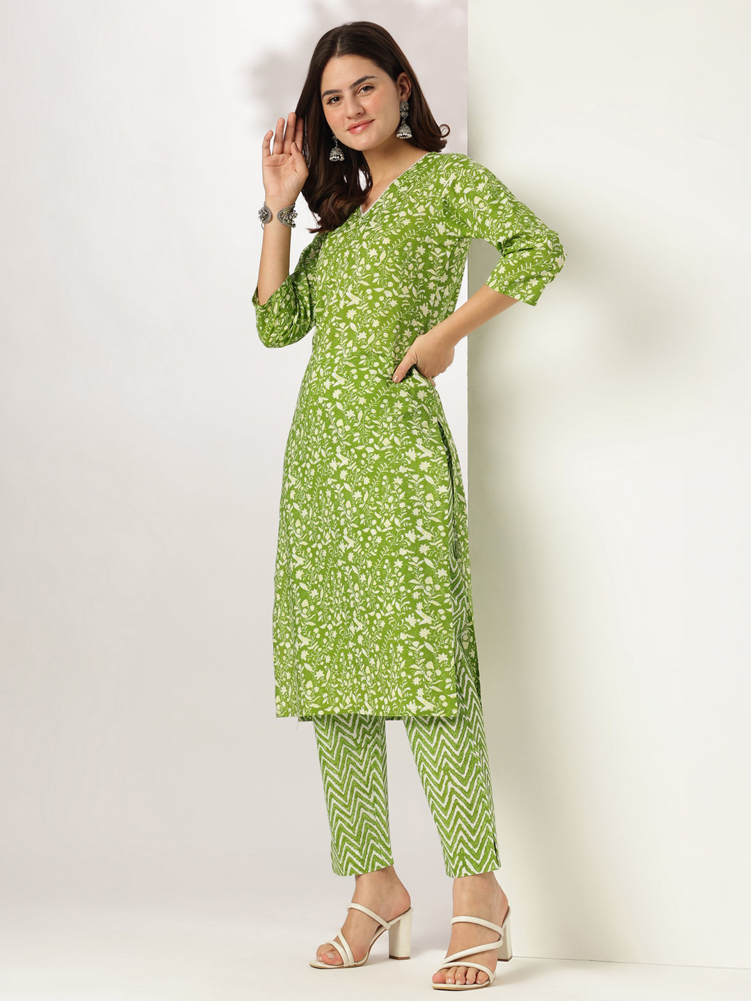 Janasya Bright Cotton Floral Straight Kurta Set