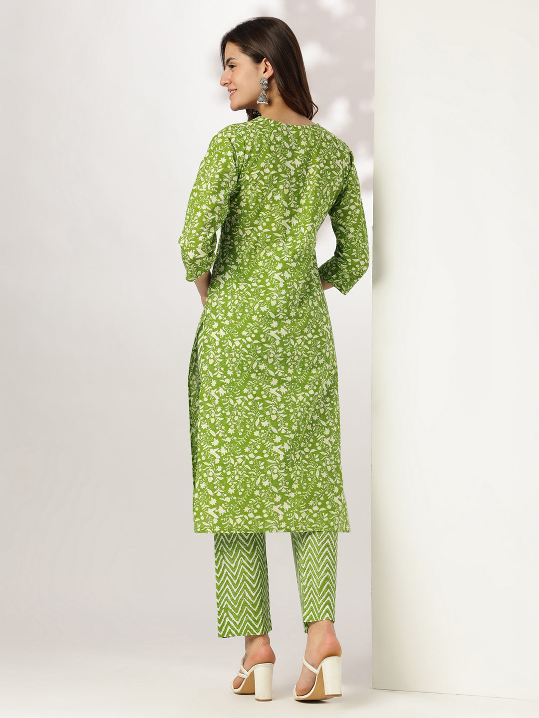 Janasya Bright Cotton Floral Straight Kurta Set