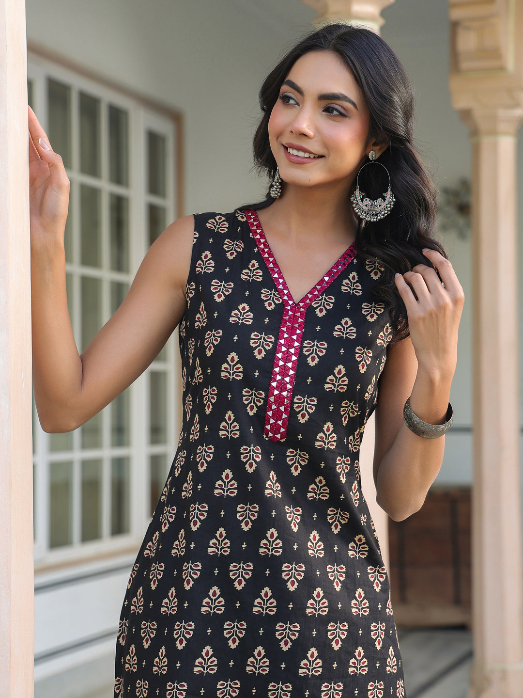 Janasya Dark Cotton Floral Straight Kurta Set