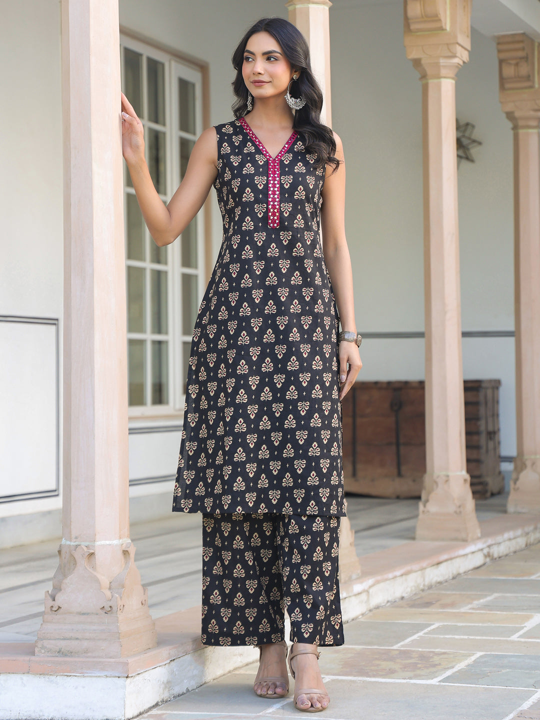 Janasya Dark Cotton Floral Straight Kurta Set
