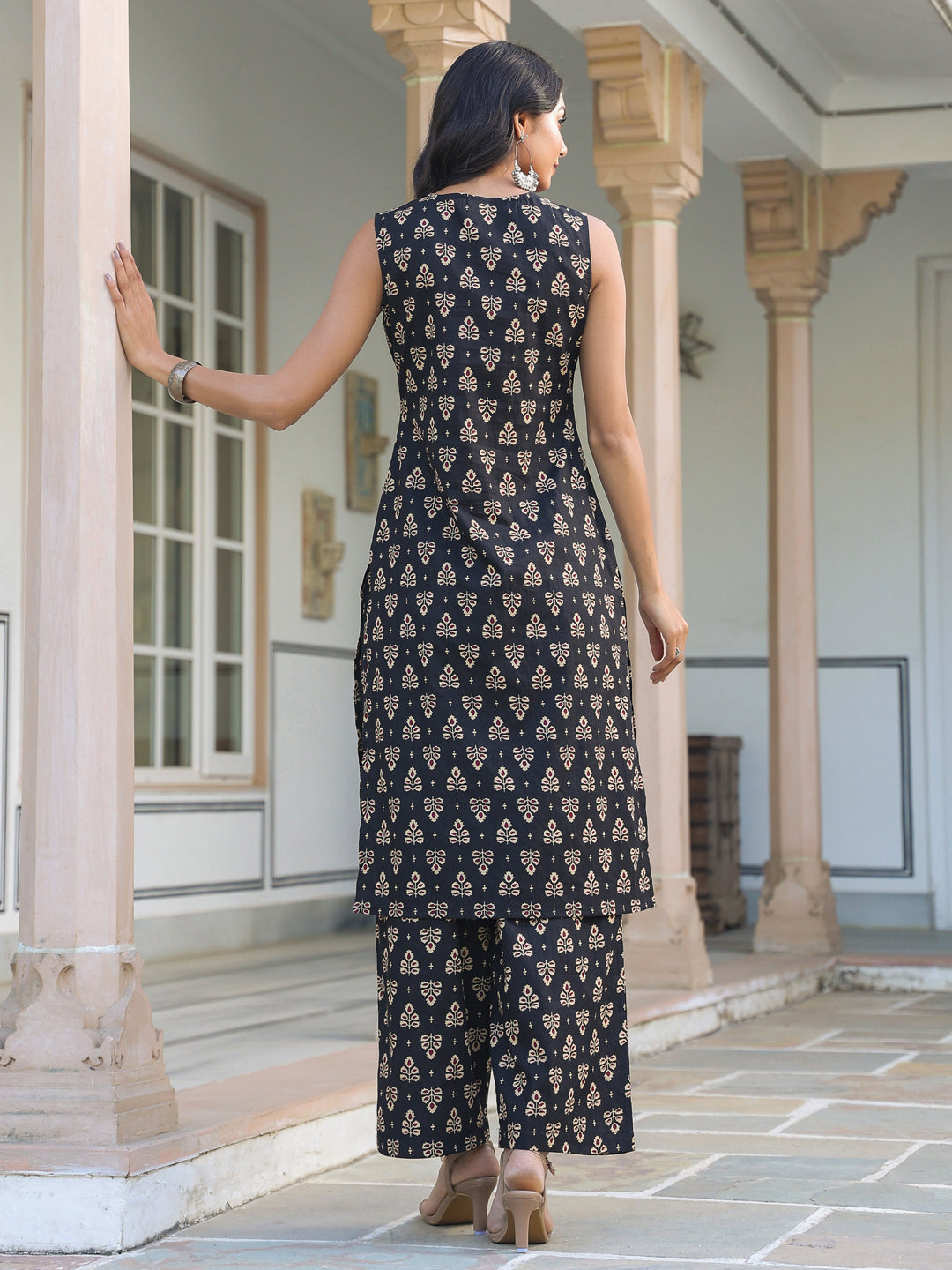 Janasya Dark Cotton Floral Straight Kurta Set