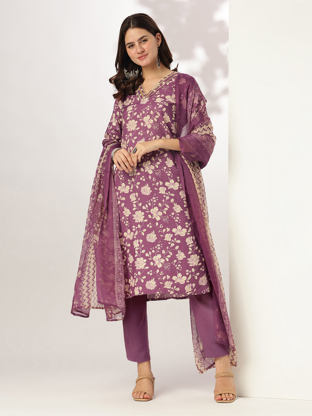 Janasya Dark Rayon Blend Floral Straight Kurta Set