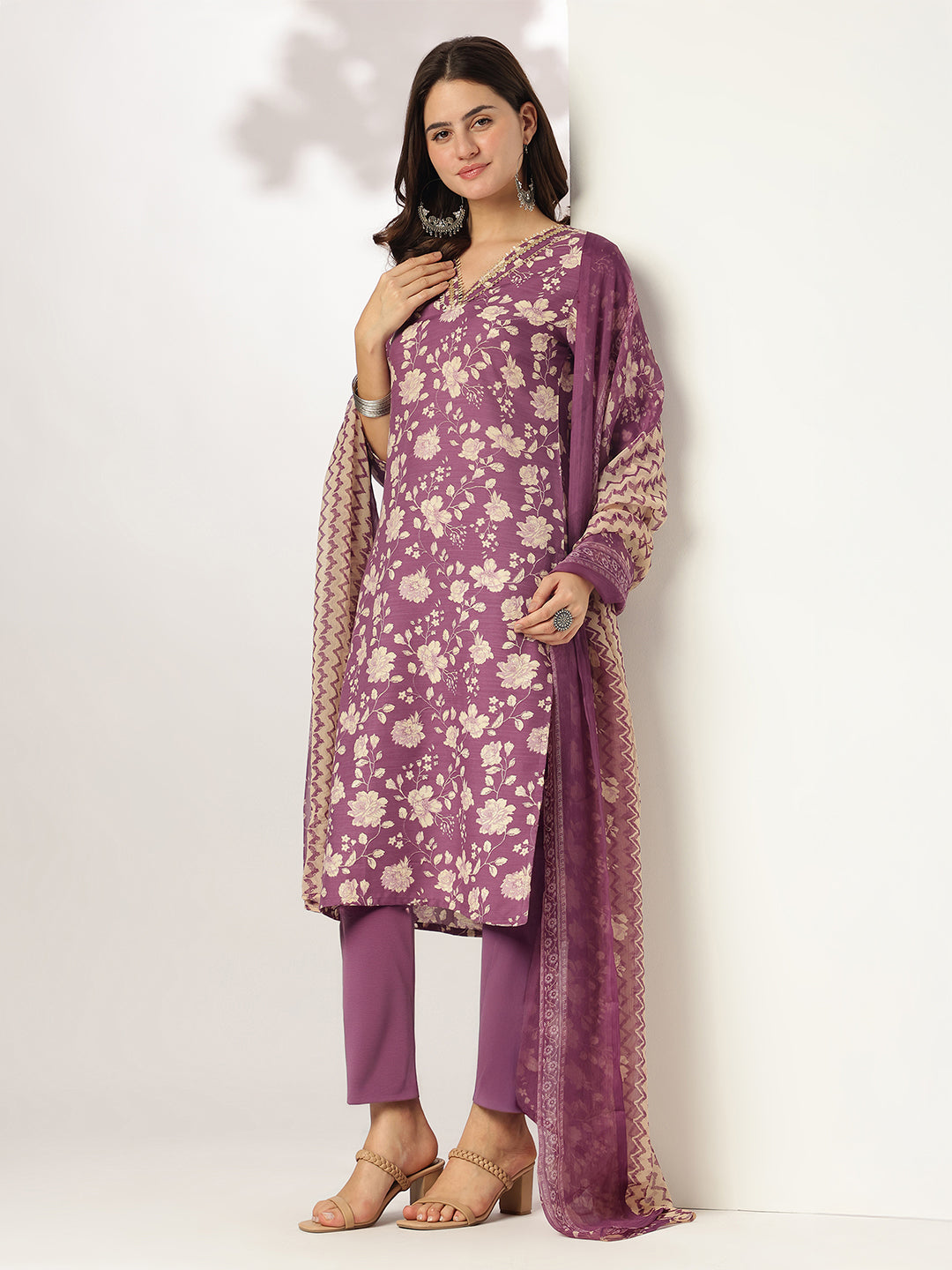 Janasya Dark Rayon Blend Floral Straight Kurta Set