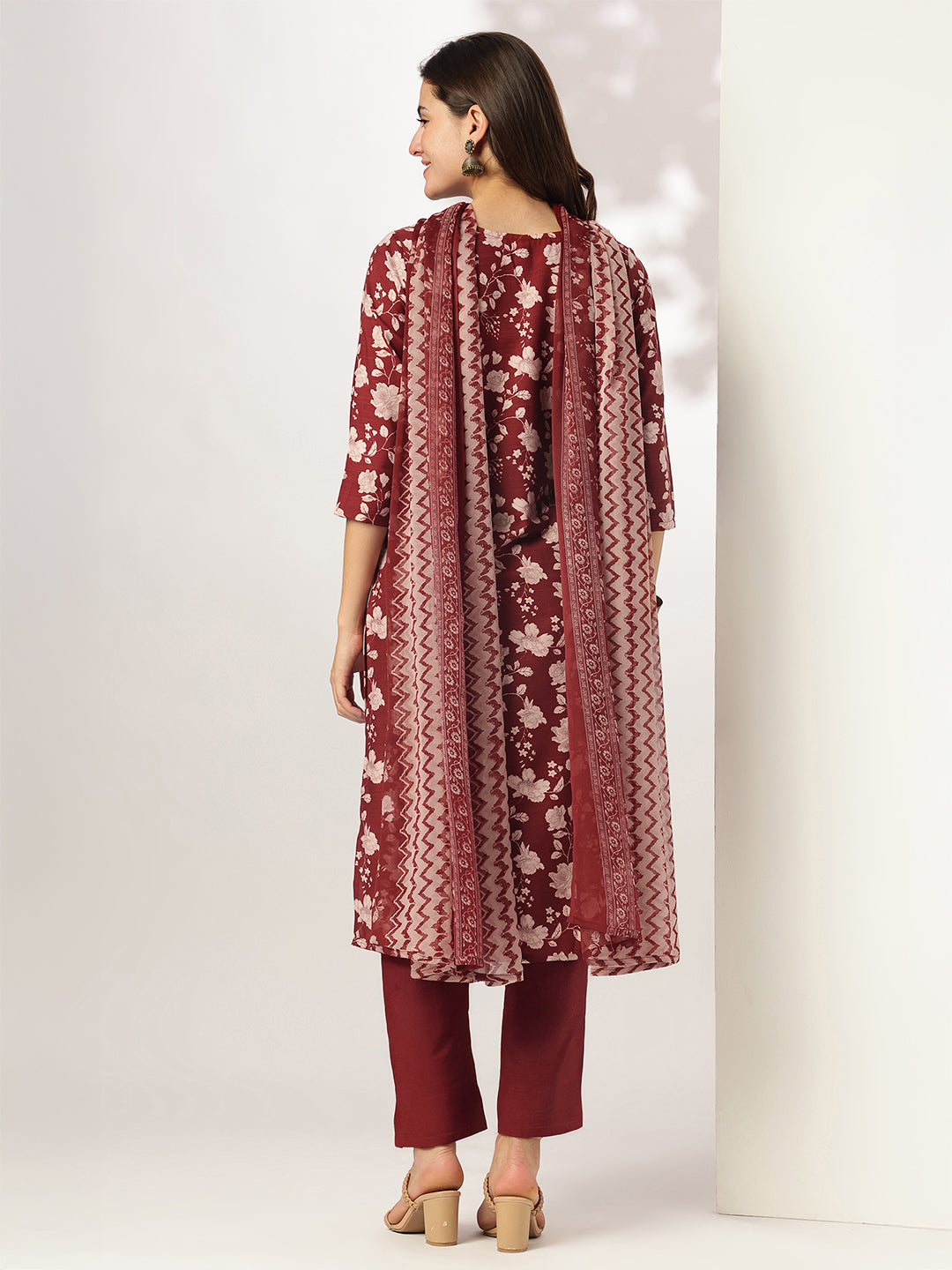 Janasya Dark Rayon Blend Floral Straight Kurta Set