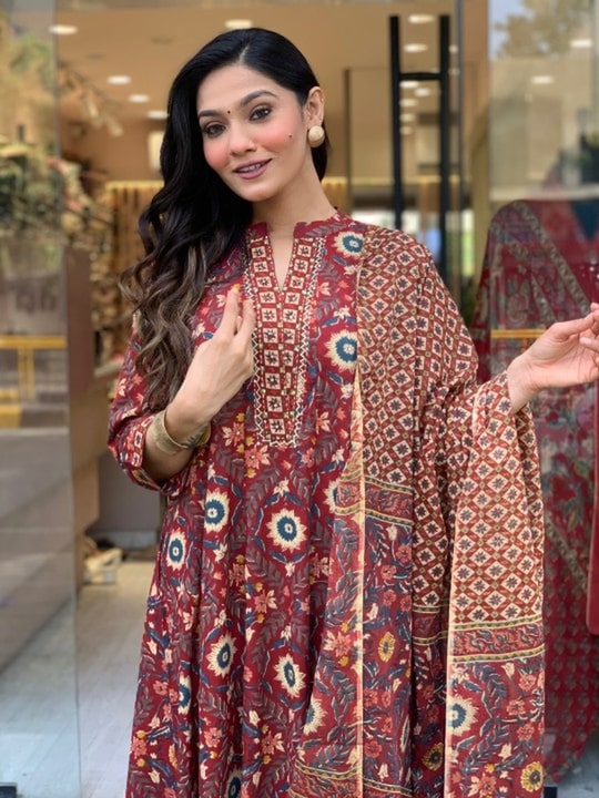 Jyoti Fashion Women's Maroon Rayon Slub Floral Printed Designer Kurta Set with Dupatta