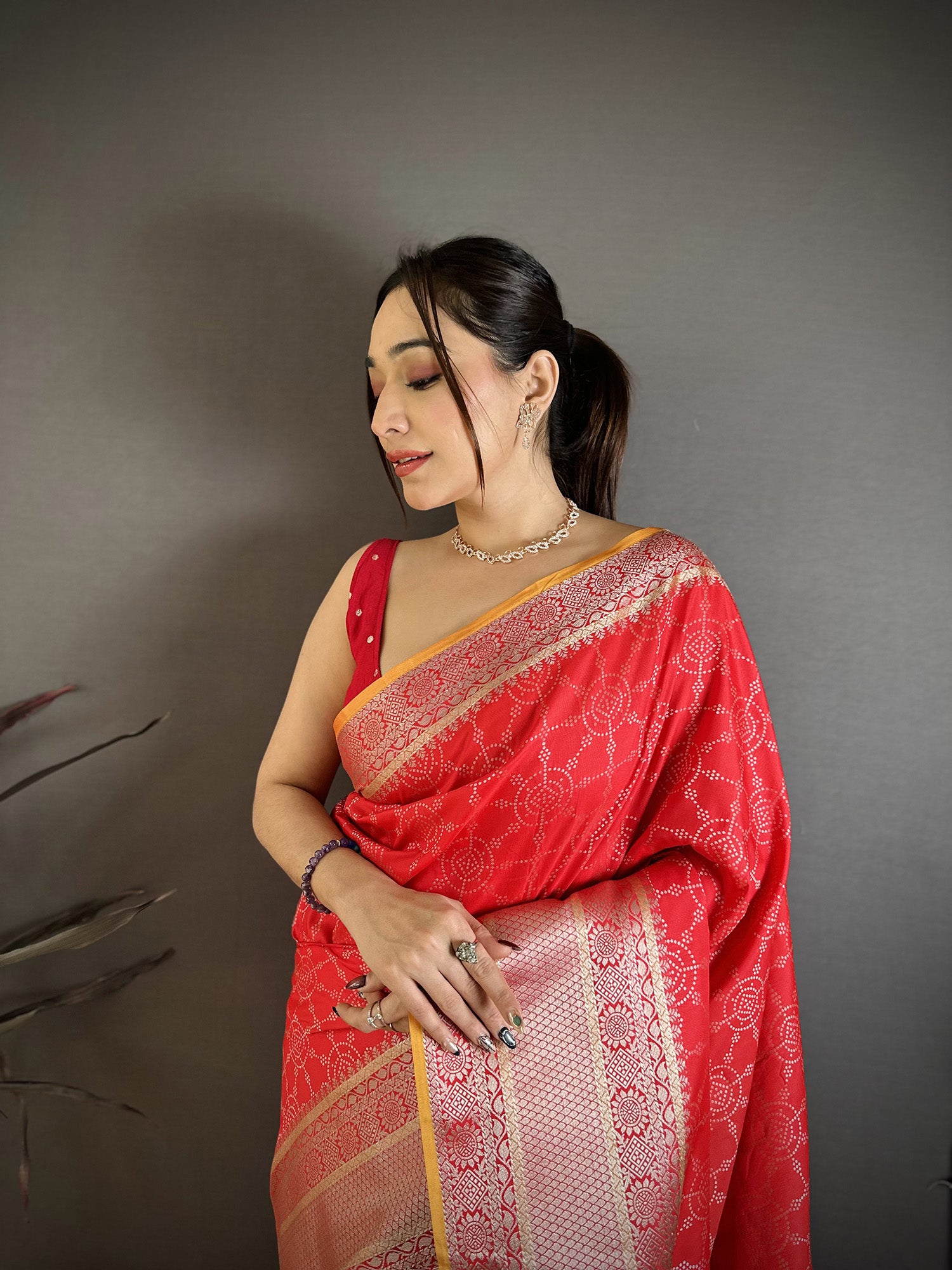 Elora Red Banarasi Silk Checked Pattern Kanjivaram Sarees - Dista