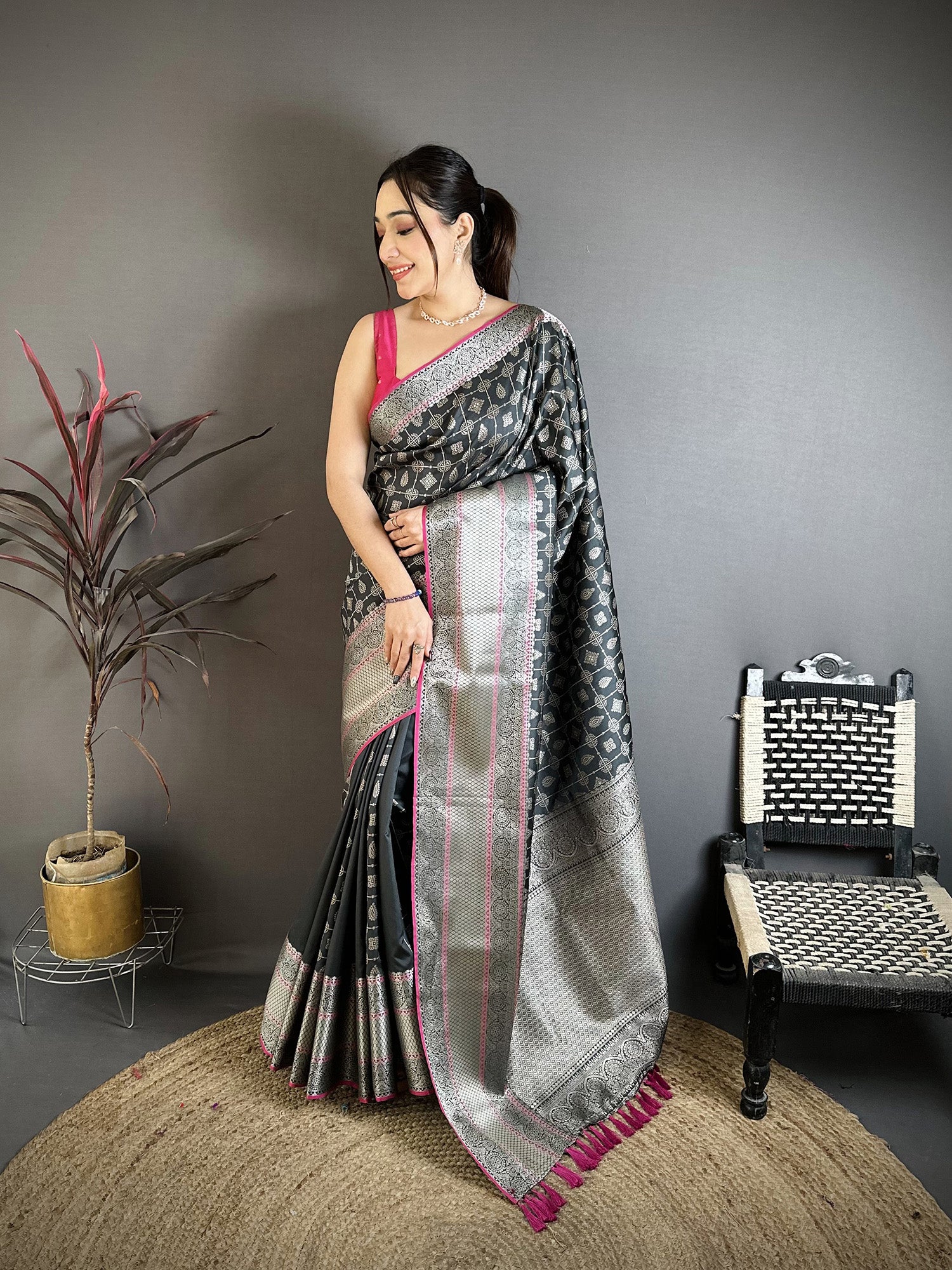 Elora Black Banarasi Silk Geometric Butta Kanjivaram Sarees - Dista