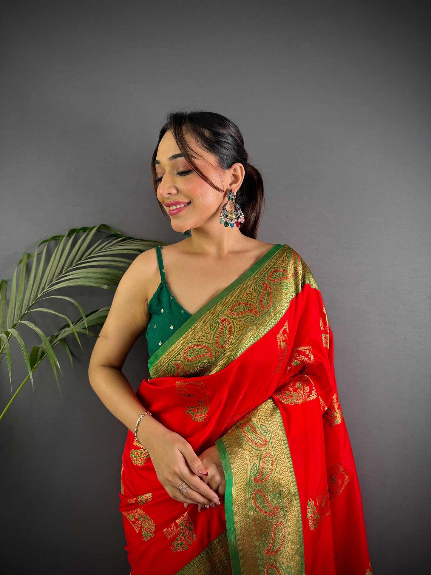 Elora Red Soft Silk Peacock Pattern Zari Weaving Contrast Border Banarasi Saree - Dista