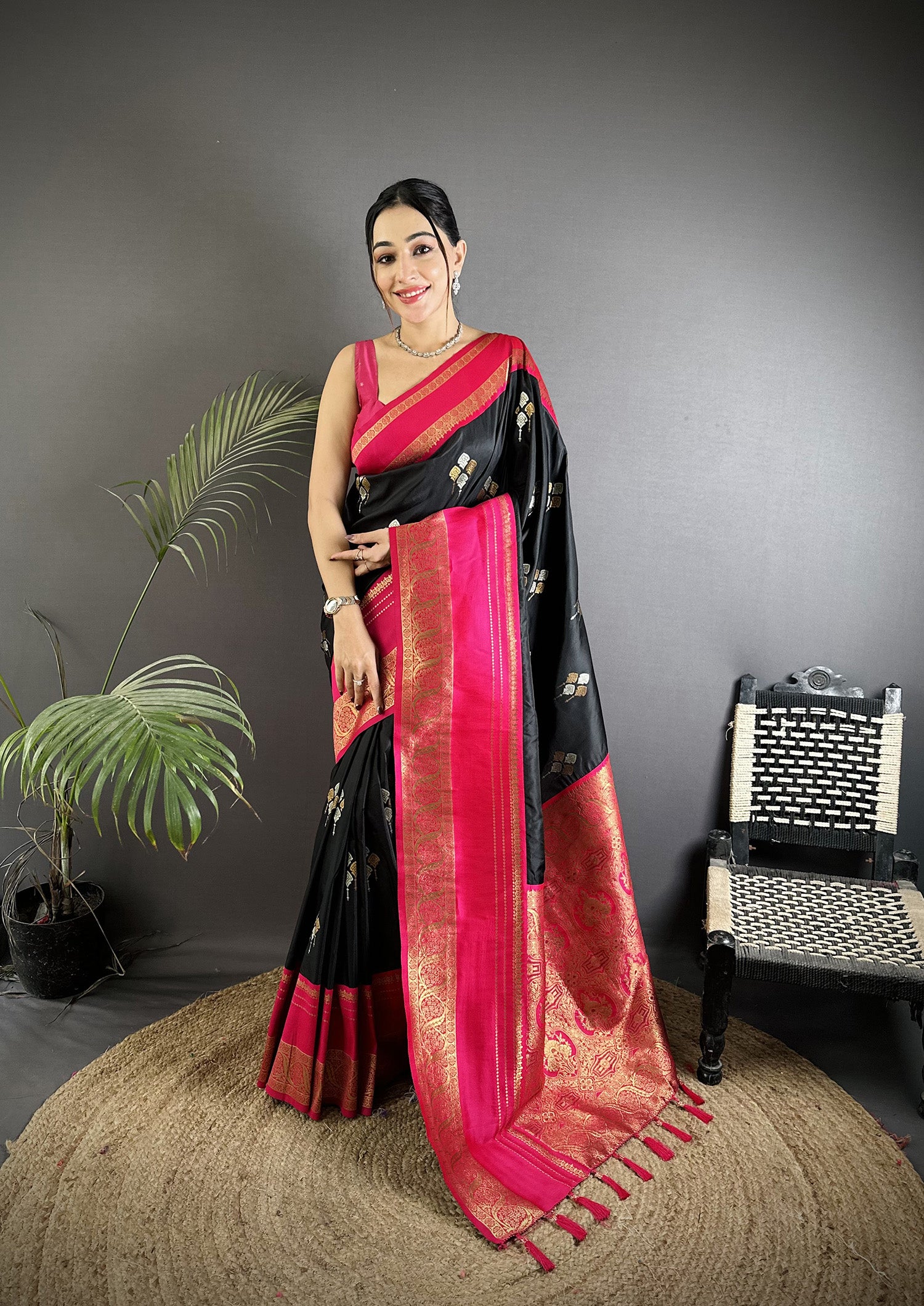 Elora Black Soft Silk Woven Dual Zari Work Banarasi Saree - Dista