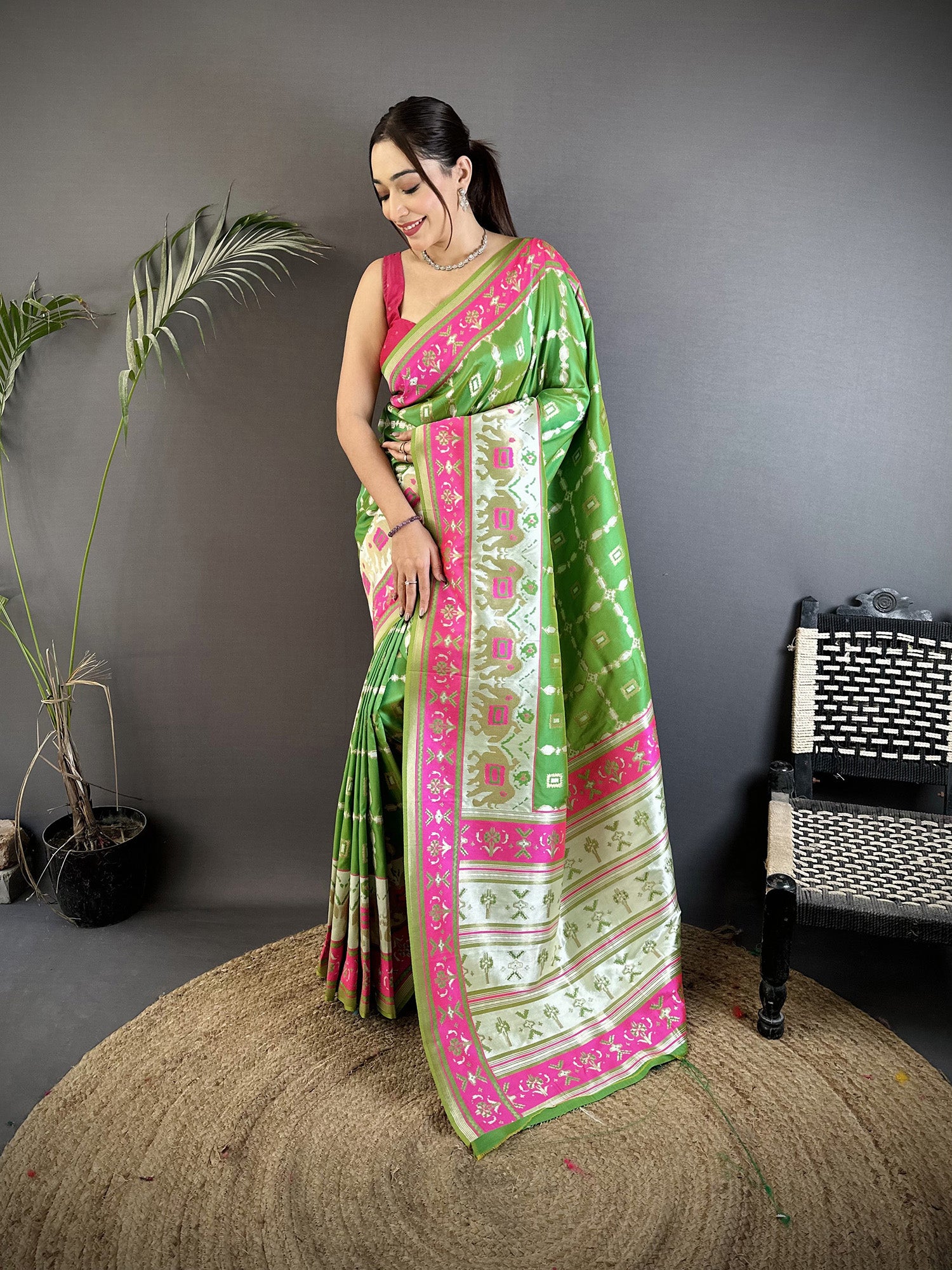 Joban Fashion Parrot Green Banarasi Silk Motifs Inspired By Nature Saree - Distacart