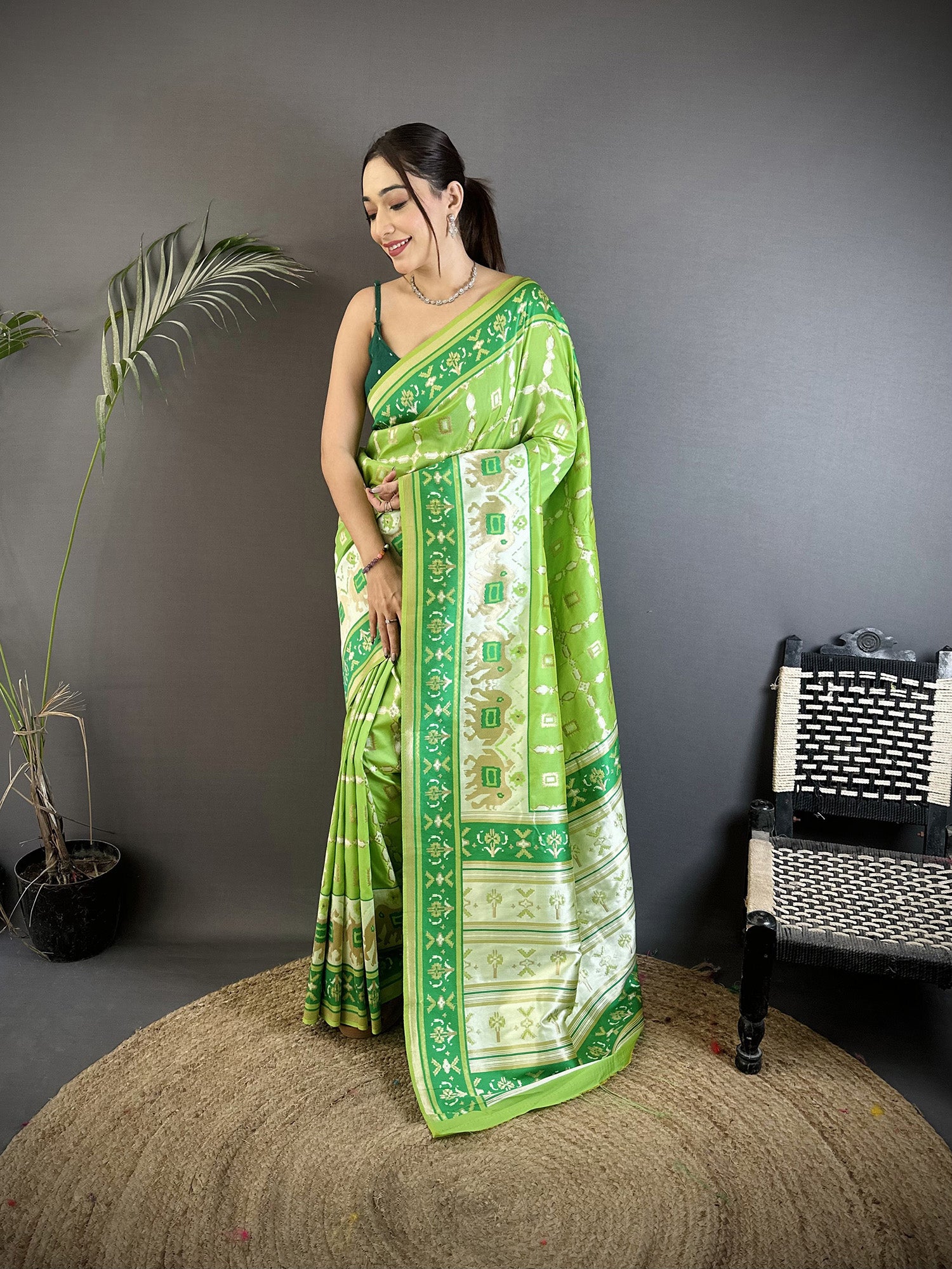 Joban Fashion Pear Green Banarasi Silk Motifs Inspired By Nature Saree - Distacart