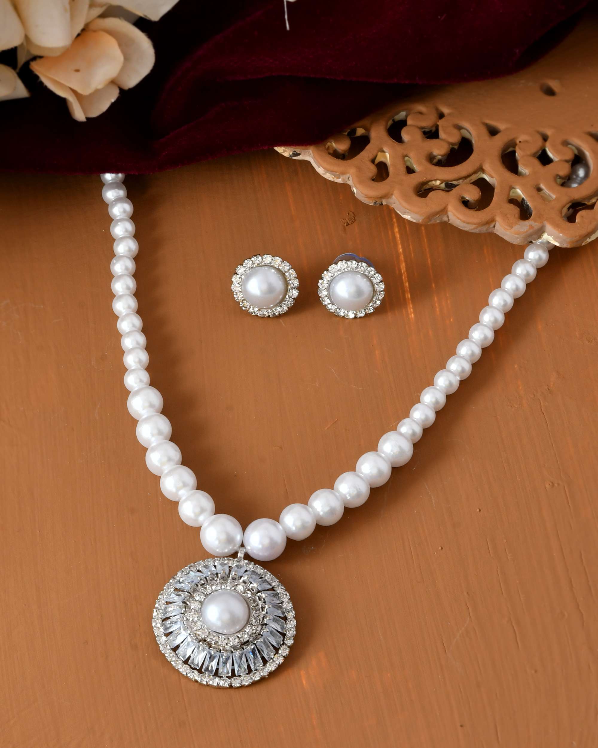 Jewels Nest imeless White Pearl Necklace with Matching Studs