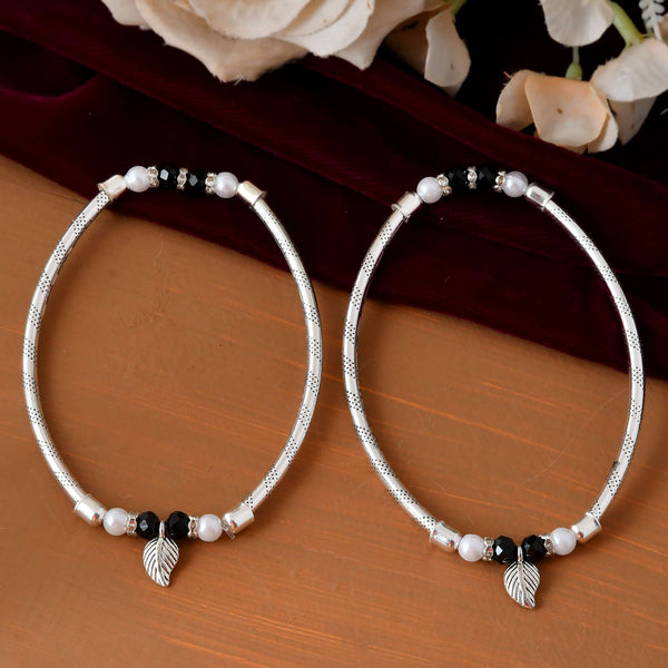 Jewels Nest Set of 2 Silver-Plated Black & White Beaded Anklets with Leaf Charm