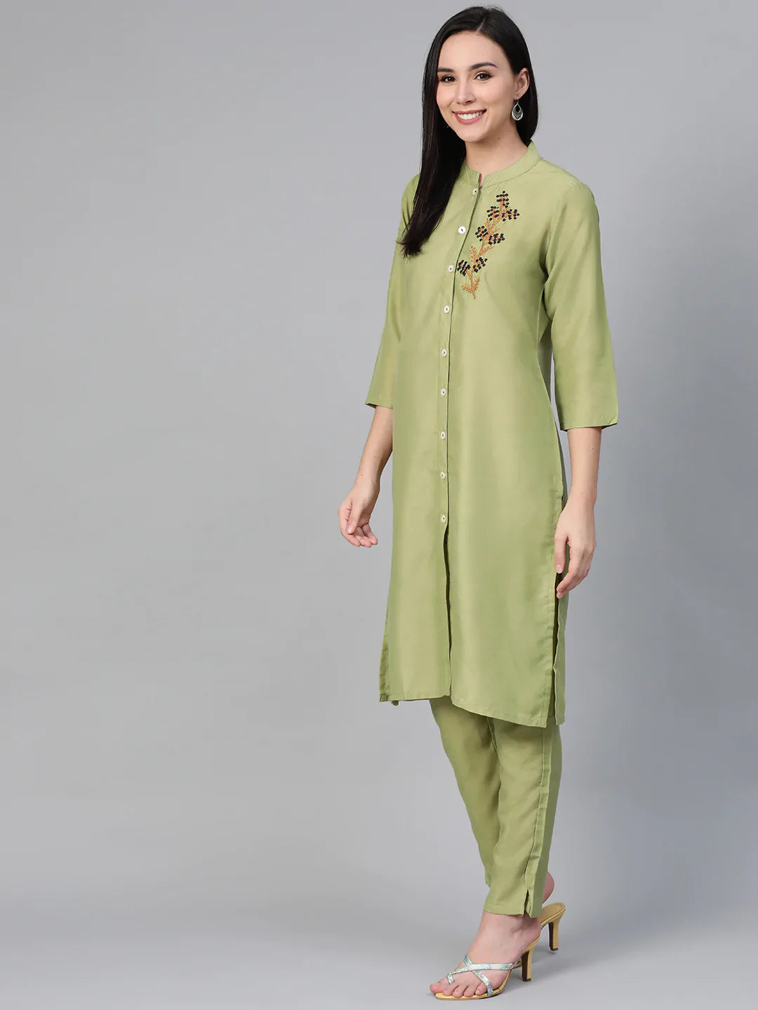 Jompers Women's Green Embroidered Detail Kurta with Trousers - Distacart