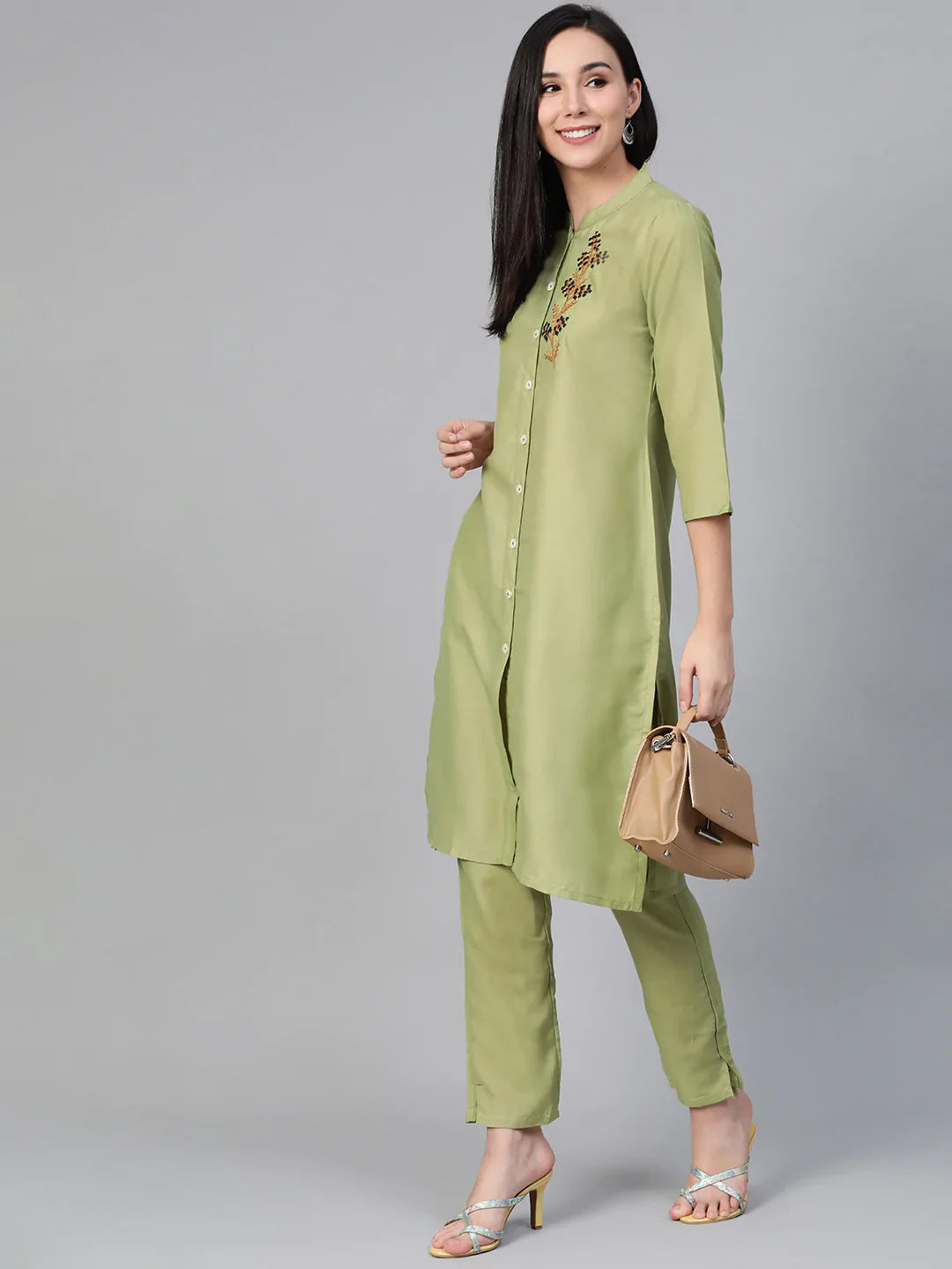 Jompers Women's Green Embroidered Detail Kurta with Trousers - Distacart