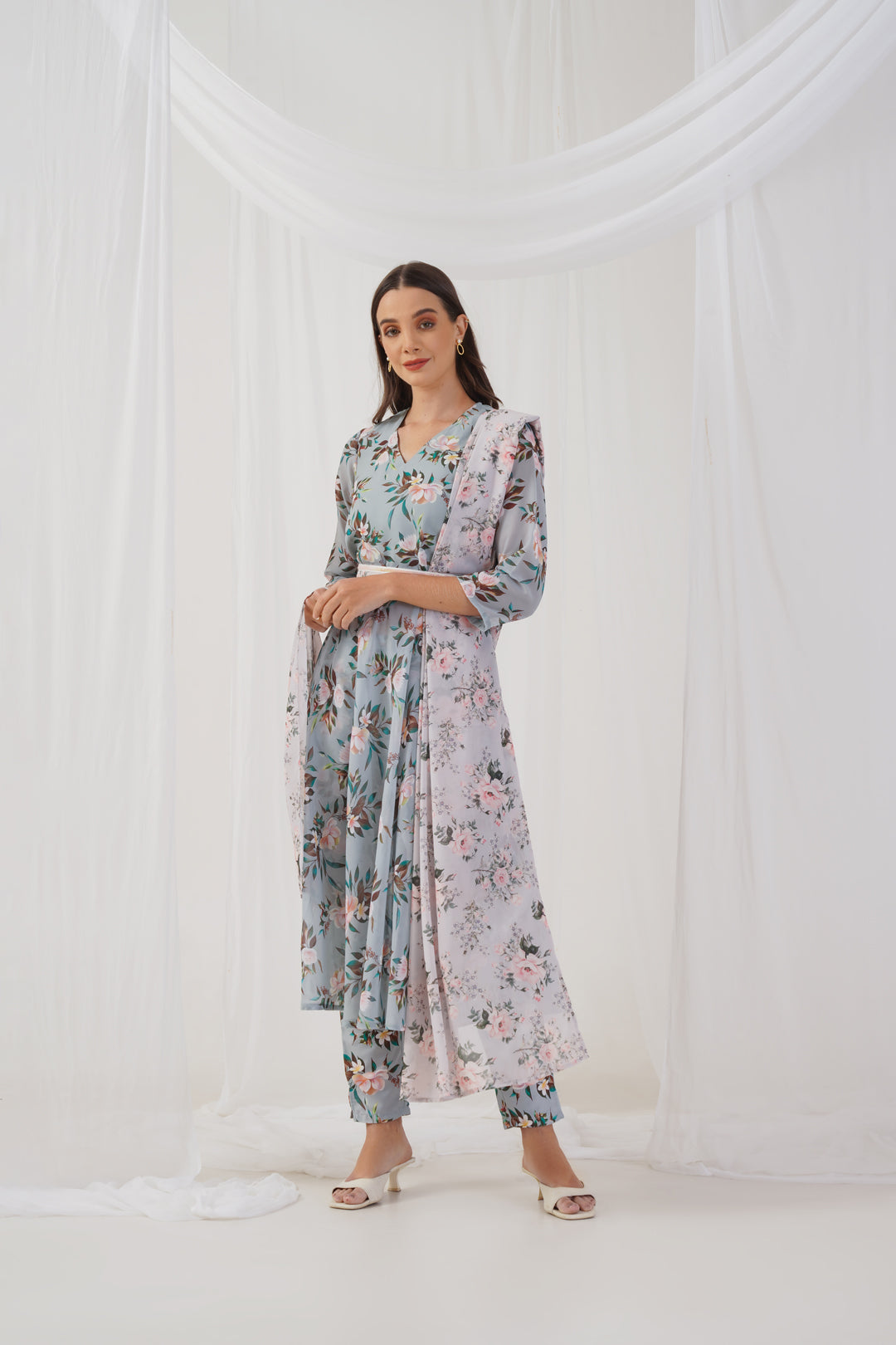 Jompers Women's Green Floral Printed Sequinned Kurta with Trousers & Dupatta & Belt - Distacart